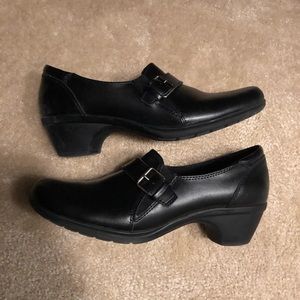 Bass size 10 black leather clogs